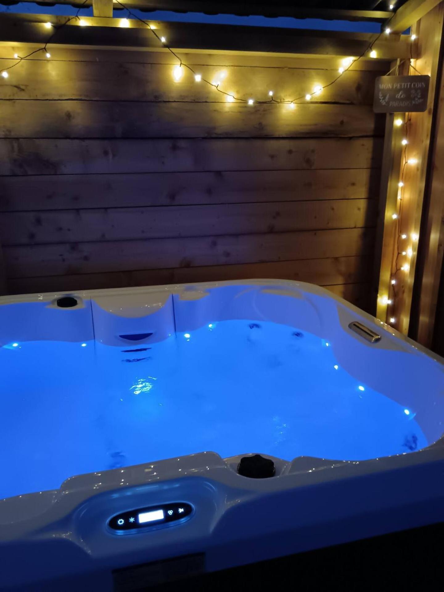 Chalet Cosy Avec Option Jacuzzi Saint-Genes-de-Fronsac Exterior foto